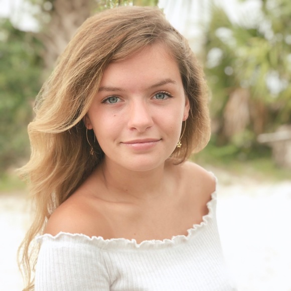 Meet your Posher, Aleah - Picture 1 of 1